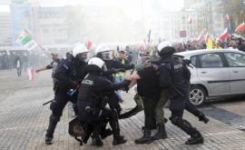 Violențe în capitala Poloniei Protestatarii nemulțumiți de măsurile antiCOVID