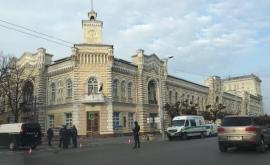 Сообщения о бомбах в примэрии и посольстве Украины оказались ложными