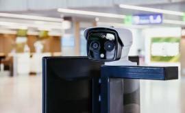 La Aeroportul din capitală a apărut un dispozitiv care te ceartă dacă nu porți mască