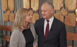 La final de campanie electorală Dodon a ajuns acasă Ce a adus soției