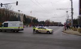 Centrul capitalei blocat Cum circulă transportul public