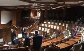 Jocurile de culise din Parlament nu încetează Cînd va începe lupta adevărată