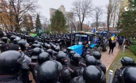 Poliția a confirmat că a folosit gaze lacrimogene împotriva protestatarilor