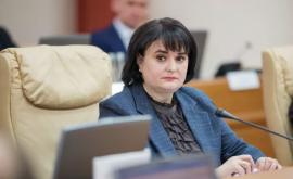 Dumbrăveanu îi cheamă pe experții de pe facebook să vină acum și săși implementeze sfaturile