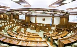 Депутаты собираются на пленарное заседание парламента