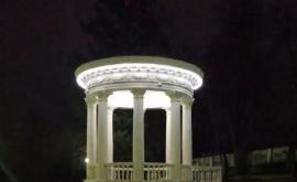 На ротонде в парке Валя Морилор восстановлено декоративное освещение