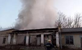 Пожар в Сынджерей загорелся склад