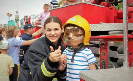 Пожарные приготовили сюрпризы для детей