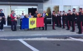 Luptătoarea Irina Rîngaci întîmpinată cu fanfară pe Aeroportul Chișinău