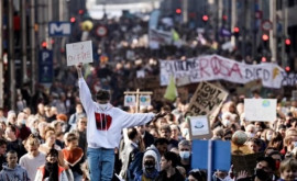 La Bruxelles zeci de mii de apărători ai climei au organizat un miting 