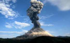 Вулкан Карымский на Камчатке выбросил пепел на высоту до 25 км