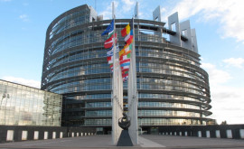 Пятерых депутатов Европарламента обязали сдавать тесты на COVID 