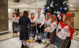 Праздник в парламенте Перед депутатами выступили колядующие