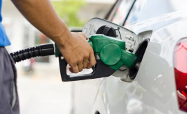 Дизтопливо в Молдове снова дешевеет а бензин дорожает 