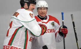 Putin si Lukasenko au facut echipa intrun meci de hochei pe gheata