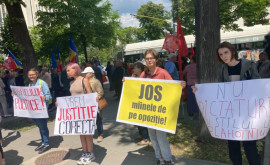 Proteste în fața Parlamentului