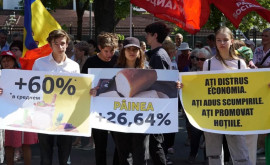 Socialiștii au protestat la Parlament