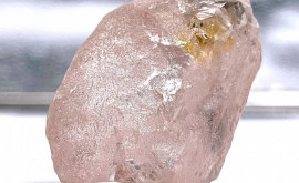В Анголе нашли уникальный алмаз розового цвета