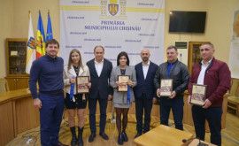 Anastasia Nichita și Irina Rîngaci au primit premii de la primăria capitalei