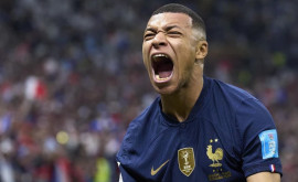 Mbappe întro relație cu un model cu patru ani mai mare decît el