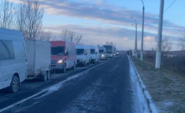 Mai multe familii de moldoveni blocate de 34 de ore la frontieră în frig