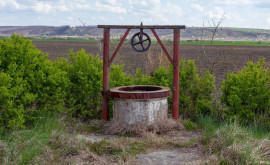 Locuitorii celui mai mare sat din nordul R Moldova beau apă cu rugină