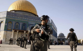 Ciocnire de amploare între palestinieni și poliția israeliană întro moschee din Ierusalim