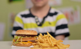 Sute de copii găsiți lucrînd în restaurante fastfood din SUA