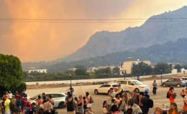 Греция предложит бесплатный отдых эвакуированным с Родоса туристам