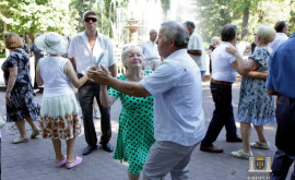 Spectacol muzical pentru seniori în Grădina Publică Ștefan cel Mare și Sfînt