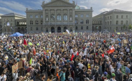 В швейцарском Берне десятки тысяч людей выступили за большую климатическую справедливость