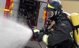 Un pompier elvețian este acuzat că a declanșat 8 incendii