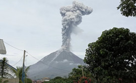 В Индонезии в результате извержения вулкана погибли 11 человек