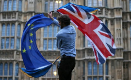 Comisia Europeană propune un acord de liberă circulație pentru tinerii din Marea Britanie