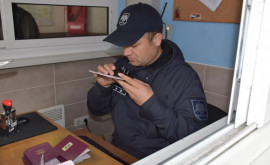 Polițiștii de frontieră au găsit doi pasageri cu documente falsificate