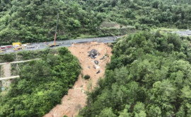 Число погибших в результате обвала шоссе на юге Китая увеличилось