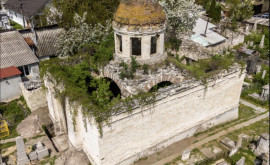  Arheologii fac săpături în sala de ritualuri din cimitirul evreiesc din Chișinău