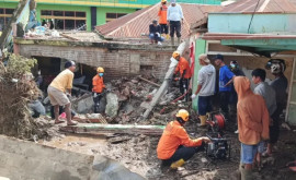 В Индонезии изза внезапного наводнения погибли десятки человек