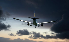 Clipe de groază pentru pasagerii unui avion afectat de turbulențe în zbor Sînt victime 