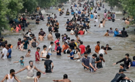 Căldura a cuprins o ţara din Asia de Sud Mii de oameni au făcut insolaţie