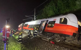 В Германии изза оползня сошел с рельсов поезд