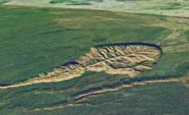 Изза таяния вечной мерзлоты в Якутии растет гигантский кратер