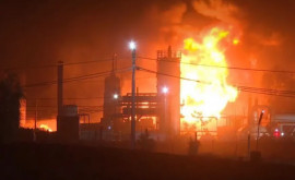 În Irak arde o rafinărie de petrol 