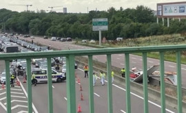 Tragedie în Franța un avion de turism sa prăbușit pe o autostradă