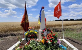 În Moldova a fost inaugurat un nou semn comemorativ la locul morții unui pilot necunoscut