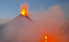Проснулся один из больших кратеров самого высокого в Европе действующего вулкана
