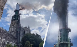 În Franța arde Catedrala din Rouen