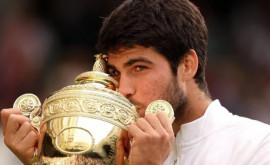 Carlos Alcaraz rege la Wimbledon