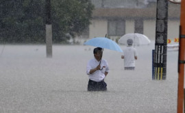 В Японии проливные дожди сметают всё на своем пути