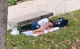 Un medaliat cu aur preferă să doarmă pe jos în parc decît în Satul Olimpic